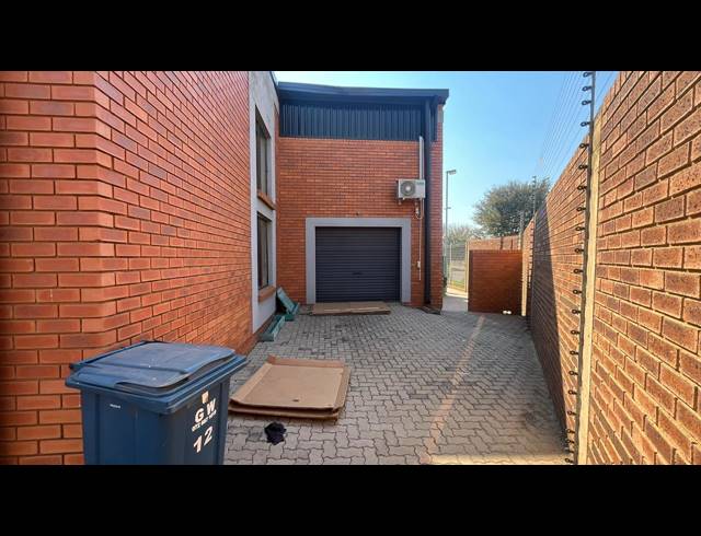 270M² WAREHOUSE TO LET IN N4 GATEWAY INDUSTRIAL PARK